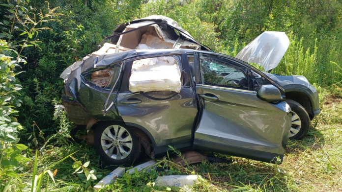 Casal morre em acidente com carreta na PR-151, em Piraí do Sul Casal morre em acidente com carreta na PR-151, em Piraí do Sul