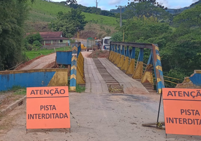 Ponte de acesso a Munhoz, no Sul de Minas, permanece interditada ao tráfego Ponte de acesso a Munhoz, no Sul de Minas, permanece interditada ao tráfego