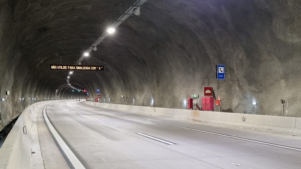Túneis da Tamoios (SP-099) serão fechados para manutenção noturna