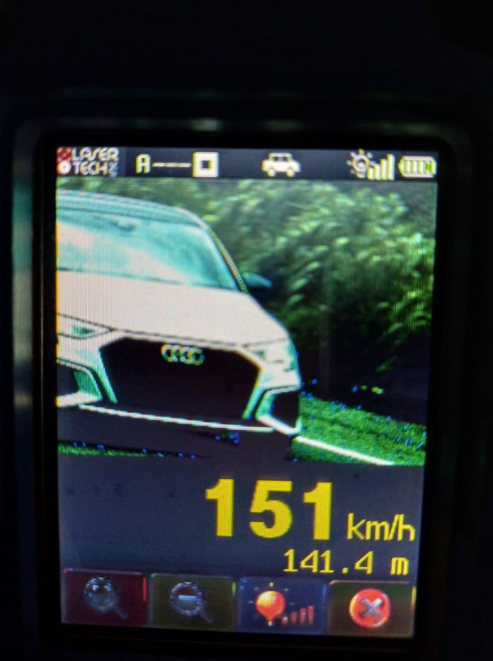 Audi, sem placa dianteira, é flagrada a 151 km/h na BR-153/GO