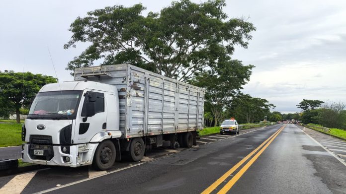 Rodas de caminhão se soltam e causam acidente com mortes na SP-563, em Tupi Paulista Rodas de caminhão se soltam e causam acidente com mortes na SP-563, em Tupi Paulista