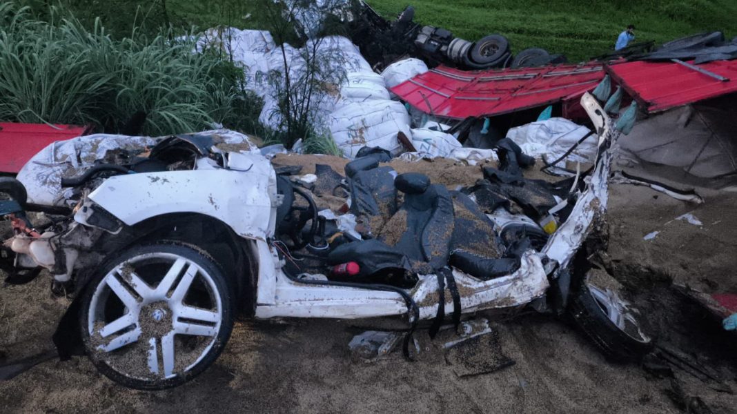 Acidente com 5 veículos na BR-060/GO deixa 4 mortos e 3 feridos, em Goianápolis Acidente com 5 veículos na BR-060/GO deixa 4 mortos e 3 feridos, em Goianápolis