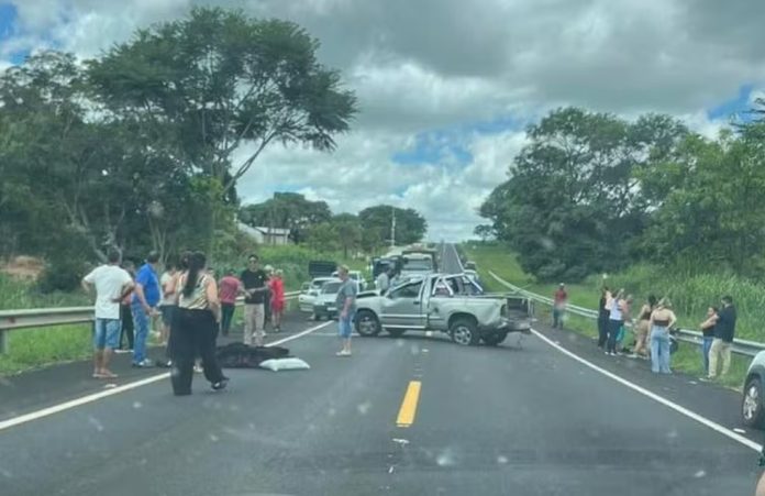 Casal morre e filho fica em estado grave na SP-351, em Bebedouro