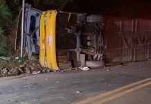 Acidente com ônibus na BR-251/MG deixa 5 mortos, em Francisco Sá Acidente com ônibus na BR-251/MG deixa 5 mortos, em Francisco Sá