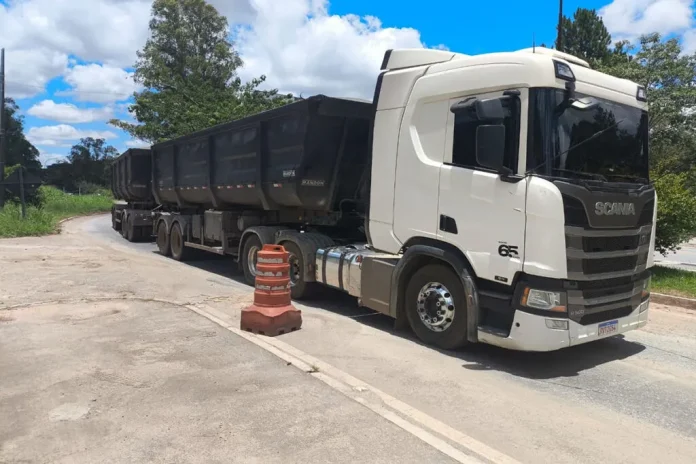 Caminhoneiro é preso na BR-265/MG por dirigir sob efeito de maconha