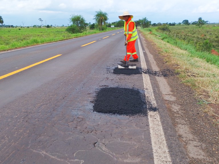BR-376/MS recebe serviços de manutenção em quase 180 km de extensão