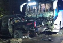Acidente entre ônibus e camionete na BR-470/SC deixa 2 mortos e 10 feridos Acidente entre ônibus e camionete na BR-470/SC deixa 2 mortos e 10 feridos