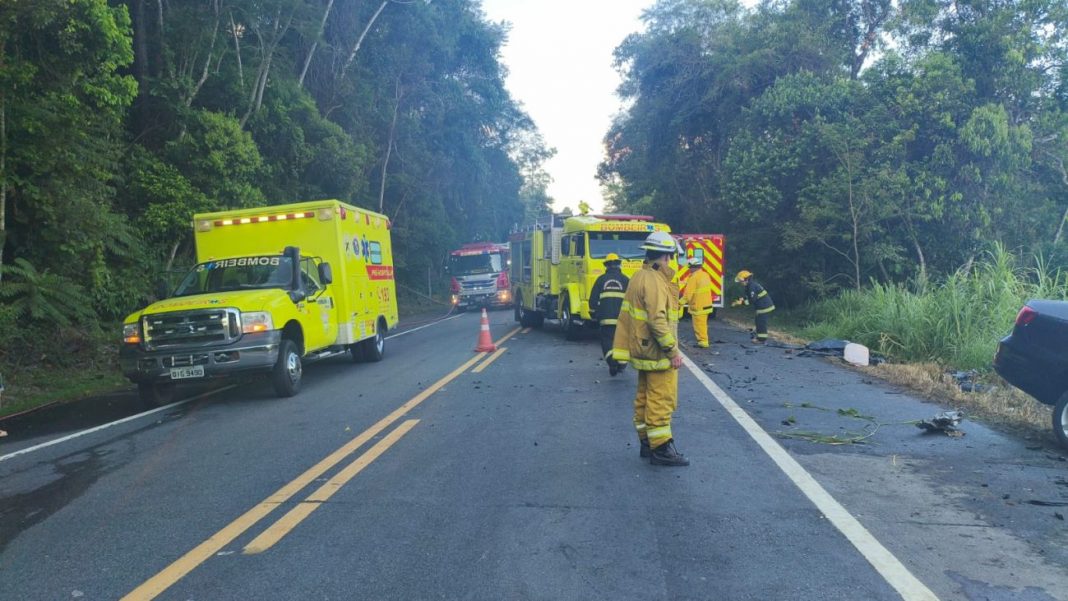 Acidente na BR-470/SC deixa três pessoas mortas, em Indaial Acidente na BR-470/SC deixa três pessoas mortas, em Indaial
