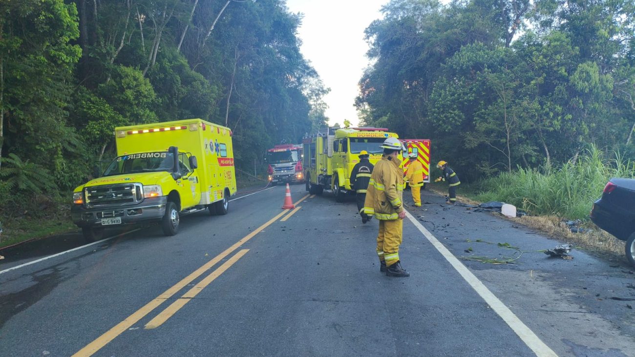 Acidente na BR-470/SC deixa três pessoas mortas, em Indaial