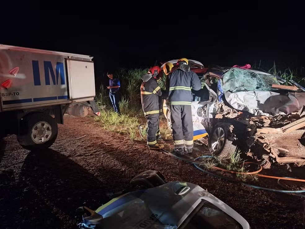 Carro de secretaria de Saúde bate na TO-080 e deixa 2 pessoas mortes e 2 feridas