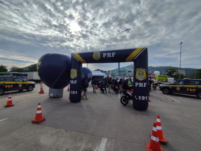 Ação de conscientização no trânsito é realizada, em Niterói (RJ)