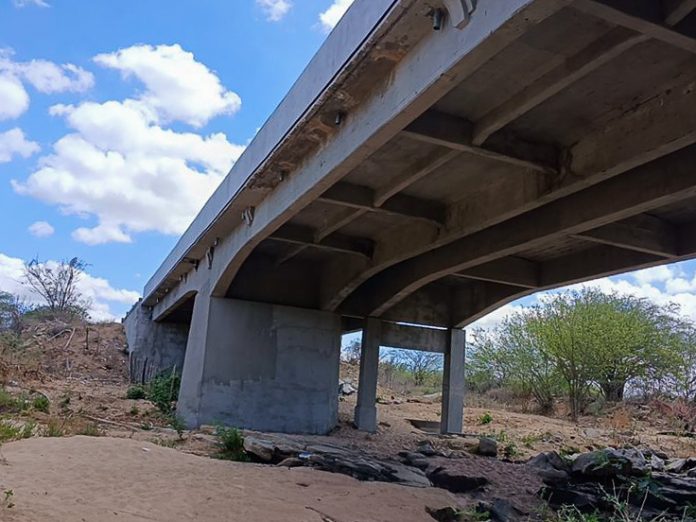 Finalizados os serviços de manutenção da ponte sobre o Riacho do Mel, na BR-110/PE Finalizados os serviços de manutenção da ponte sobre o Riacho do Mel, na BR-110/PE