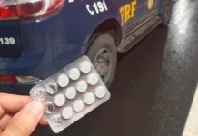 Caminhoneiro é preso na BR-470/RS por porte de drogas e desrespeito à Lei do Descanso Caminhoneiro é preso na BR-470/RS por porte de drogas e desrespeito à Lei do Descanso
