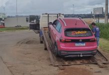 Carro com licenciamento vencido e condutor sem cinto são atuados na BR-060/GO Carro com licenciamento vencido e condutor sem cinto são atuados na BR-060/GO
