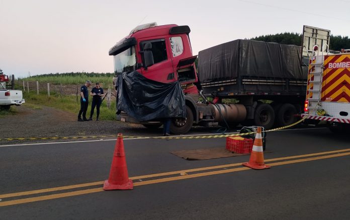 Caminhoneiro morre esmagado na SC-120 enquanto consertava motor de carreta
