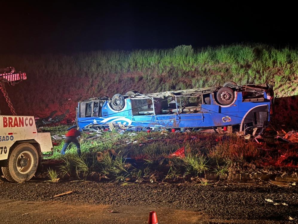 Ônibus do acidente na BR-153/SP com 6 mortos fazia viagem clandestina