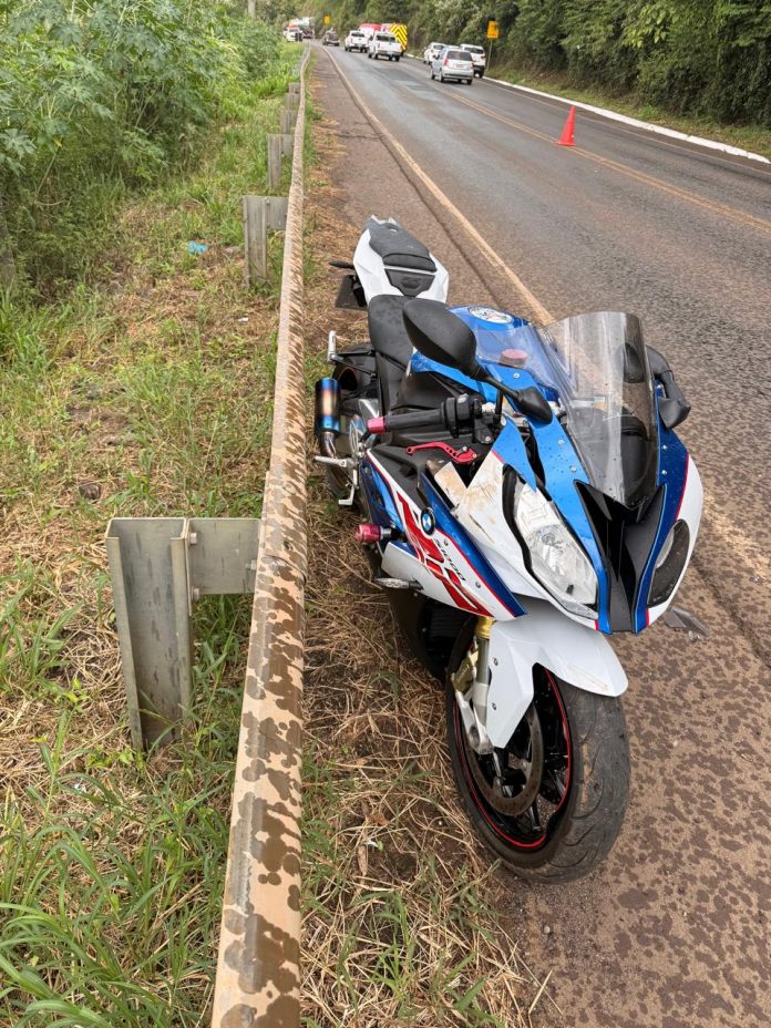 Motoqueiro morre ao fazer ultrapassagem proibida na SC-283 e colidir contra caminhão