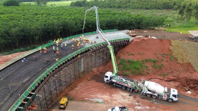 Técnica do 'caixão perdido' está sendo utilizada na duplicação da SP-333 Técnica do 'caixão perdido' está sendo utilizada na duplicação da SP-333