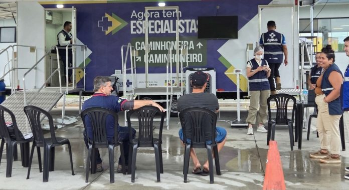 Caminhoneiros têm atendimento médico na Via Dutra, durante 90 dias, em Pinda, SP Caminhoneiros têm atendimento médico na Via Dutra, durante 90 dias, em Pinda, SP