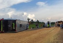 Ônibus e carreta batem na BR-277/PR e deixa feridos, em São Miguel do Iguaçu Ônibus e carreta batem na BR-277/PR e deixa feridos, em São Miguel do Iguaçu