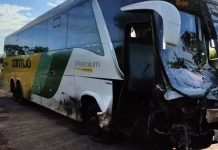 Motorista fica ferido ao invadir contramão na BR-365/MG e bater em ônibus da Gontijo Motorista fica ferido ao invadir contramão na BR-365/MG e bater em ônibus da Gontijo
