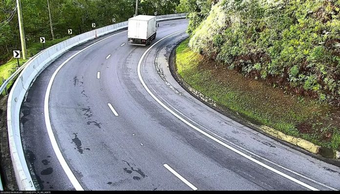 ATENÇÃO, MOTORISTAS! Serra antiga da Tamoios é liberada ao tráfego ATENÇÃO, MOTORISTAS! Serra antiga da Tamoios é liberada ao tráfego