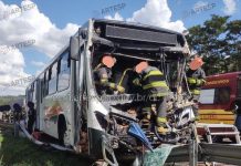Ônibus da Jandaia bate em caminhão na Raposo Tavares (SP-270) e deixa 13 feridos Ônibus da Jandaia bate em caminhão na Raposo Tavares (SP-270) e deixa 13 feridos
