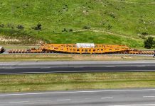 Nova atualização de passagem de carga especial pela Tamoios (SP-099) Transformador gigante trafega pela Ayrton Senna e Tamoios rumo ao Porto de São Sebastião