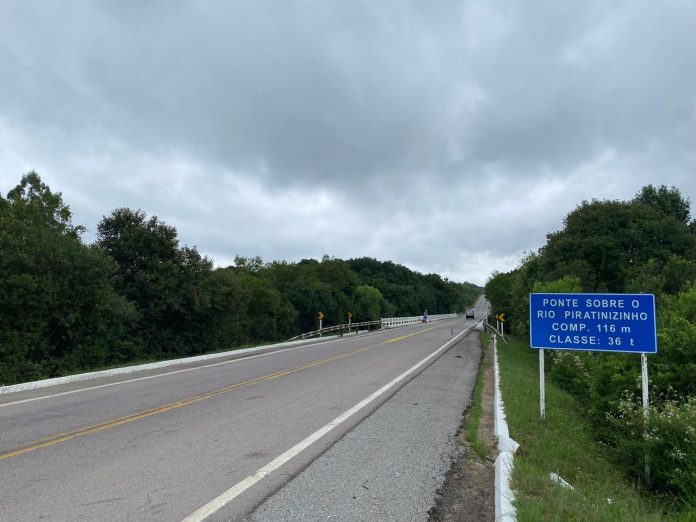 Finalizadas as obras de recuperação da ponte sobre o Rio Piratinizinho, na rodovia BR-293, em Piratini, na região sul do Estado.