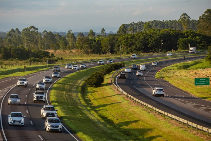 Trecho Sul da BR-101/SC deve receber mais de 800 mil veículos no feriado da Páscoa 2026