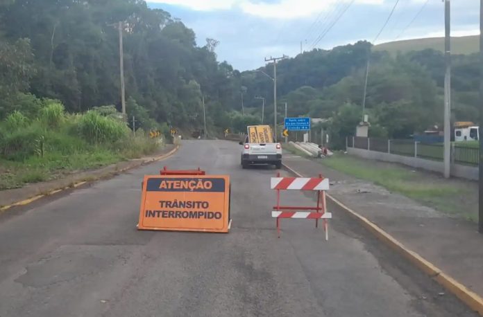 Ponte na SC-355 ficará interditada por 20 dias, entre Treze Tílias e Iomere