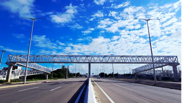 Usuários da rodovia BR-230 ganham mais segurança com a entrega de passarela, em Cabedelo, no interior da Paraíba.