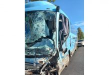 Acidente com ônibus e furgão deixa 1 morto na BR-135/MG, em Joaquim Felício Acidente com ônibus e furgão deixa 1 morto na BR-135/MG, em Joaquim Felício