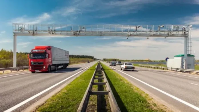 Empresa de pedágio eletrônico é condenada a indenizar transportadora por dívida indevida Empresa de pedágio eletrônico é condenada a indenizar transportadora por dívida indevida