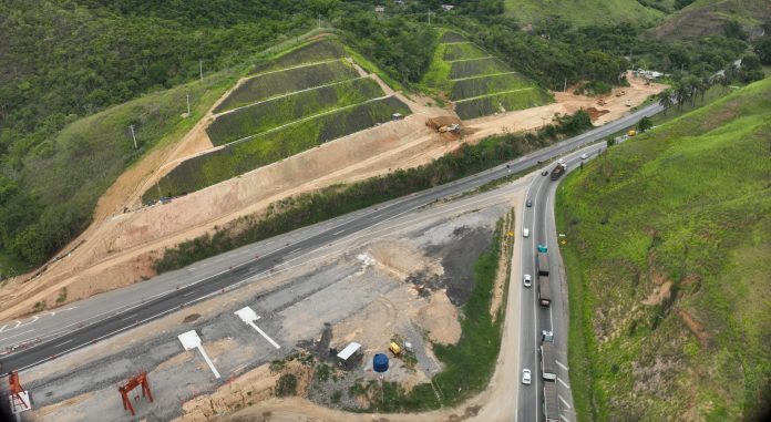 Detonação de rochas na Serra das Araras, na Dutra, altera o tráfego na próxima semana
