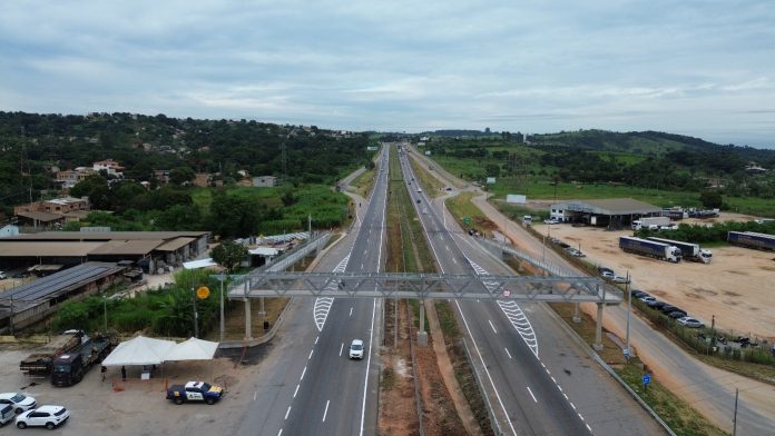 Usuário da BR-262/MG passa a ter mais segurança na travessia da via, em Juatuba