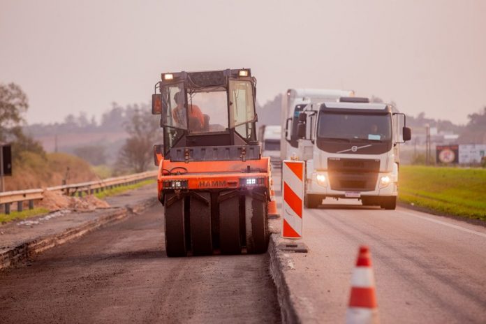 Obras na BR-101/SC alteram o tráfego em trechos distintos, nesta semana