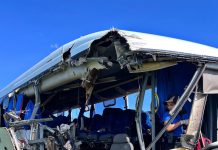 Acidente entre ônibus e carreta deixa 2 mortos e feridos, na BR-267, no MS Acidente entre ônibus e carreta deixa 2 mortos e feridos, na BR-267, no MS