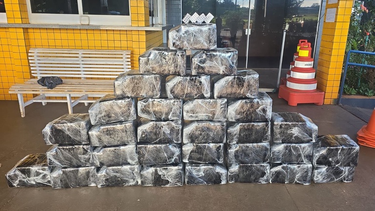 Mais de 350kg de cocaína e 60 “rebites” são apreendidos com caminhoneiro na BR-060/GO