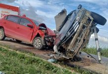 Acidente entre veículos deixa 2 mortos e 3 feridos na BR-101/ES, em Aracruz Acidente entre veículos deixa 2 mortos e 3 feridos na BR-101/ES, em Aracruz