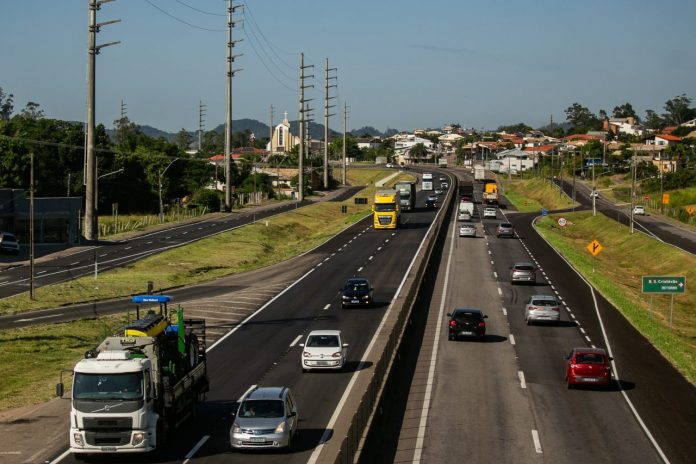 BR-101/SC deve receber mais de 770 mil veículos no feriado de Tiradentes BR-101/SC deve receber mais de 770 mil veículos no feriado de Tiradentes