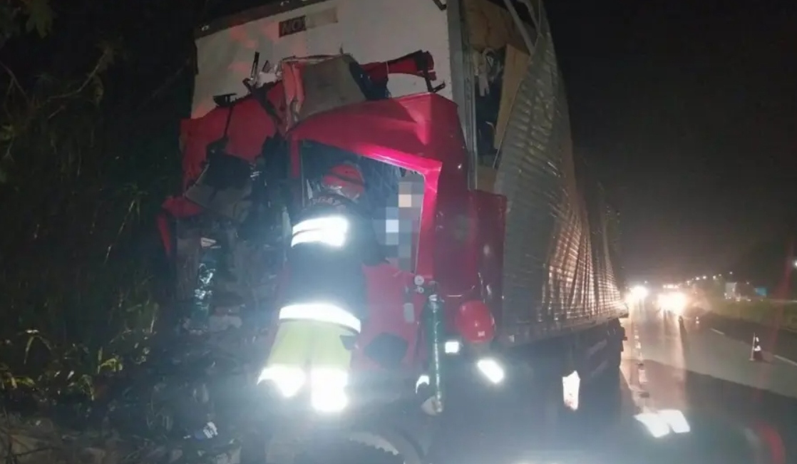 Morre na BR-116/SP caminhoneiro envolvido em acidente com 3 mortes na BR-101/SC, em Itajaí