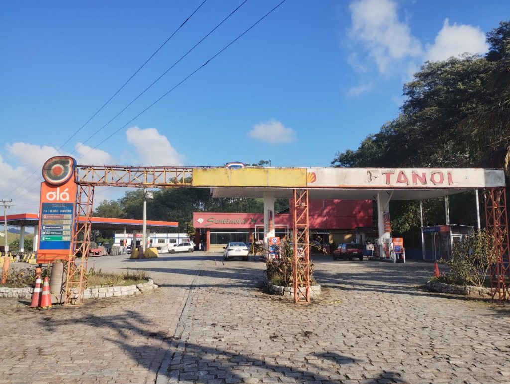 Vídeo revela momento da explosão de carreta na Dutra