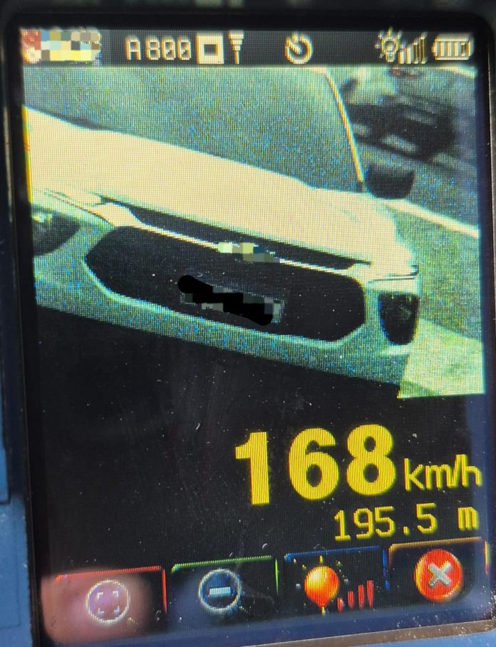 Camionete é flagrada a 168 Km/h na BR-408/PE, em São Lourenço da Mata