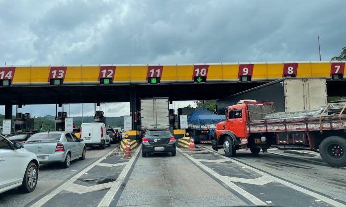 Projeto de Lei quer acabar com a cobrança de pedágio para caminhoneiros