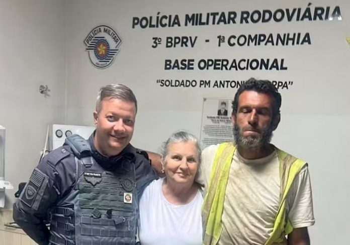 Professor desaparecido há 5 anos é encontrado na SP-310, e mãe aparece para resgatá-lo Professor desaparecido há 5 anos é encontrado na SP-310, e mãe aparece para resgatá-lo