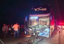 Ônibus e três carros se envolvem em acidente na BR-153/GO e deixam 1 morto e 6 feridos Ônibus e três carros se envolvem em acidente na BR-153/GO e deixam 1 morto e 6 feridos