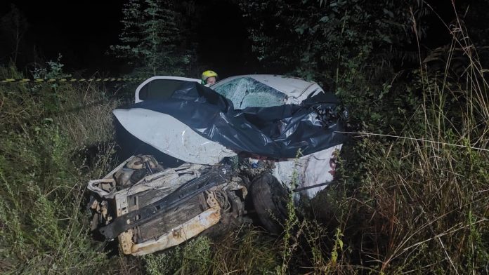 Acidente entre carro e picape na SC-350 deixa 2 mortos e 3 feridos graves