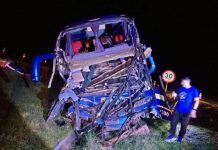 Acidente entre ônibus e carreta na BR-050/MG deixa 2 mortos e mais de 30 feridos, em Uberaba Acidente entre ônibus e carreta na BR-050/MG deixa 2 mortos e mais de 30 feridos, em Uberaba