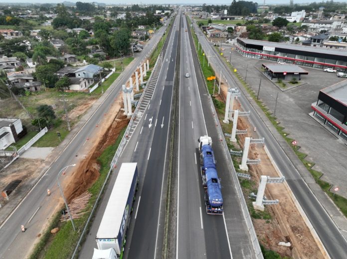 Construção de passarelas na BR-101/SC altera o tráfego, em Maracajá, nesta quinta (16)